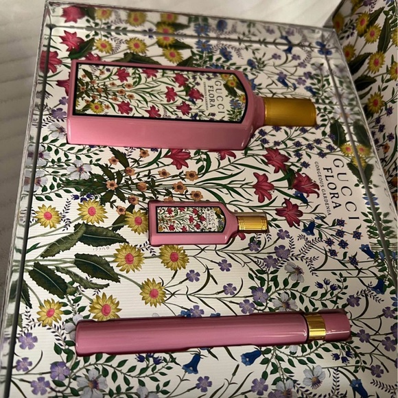 Gucci Other - Gucci Flora Pink and Gold Body Oil Set